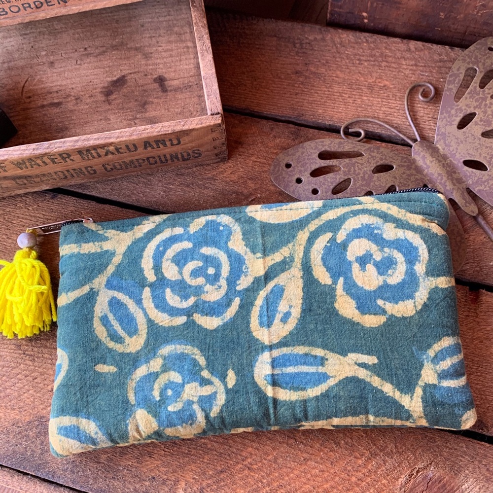 ✨BOHO BATIK TIE DYED MULTI USE ZIPPERED BAG